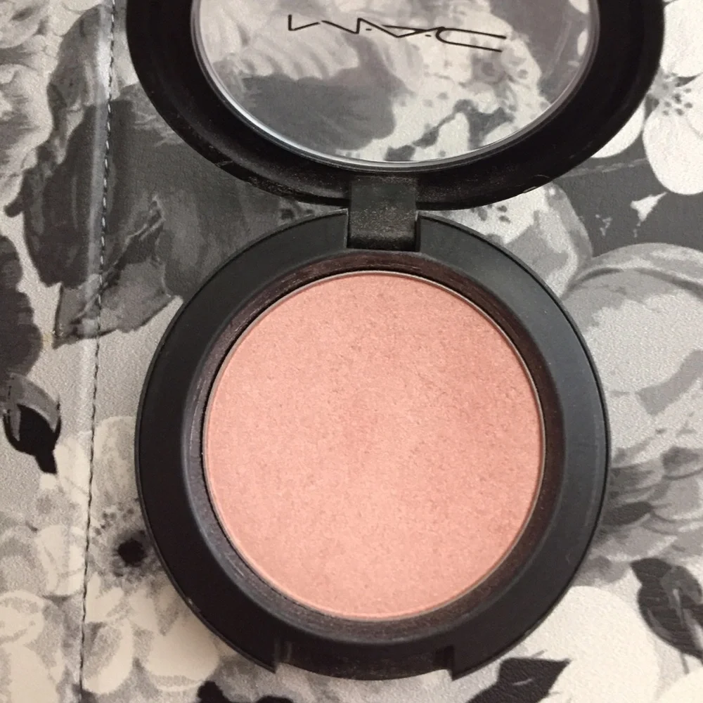 COPY - MAC Shy Angel Blush - Picture 2 of 2